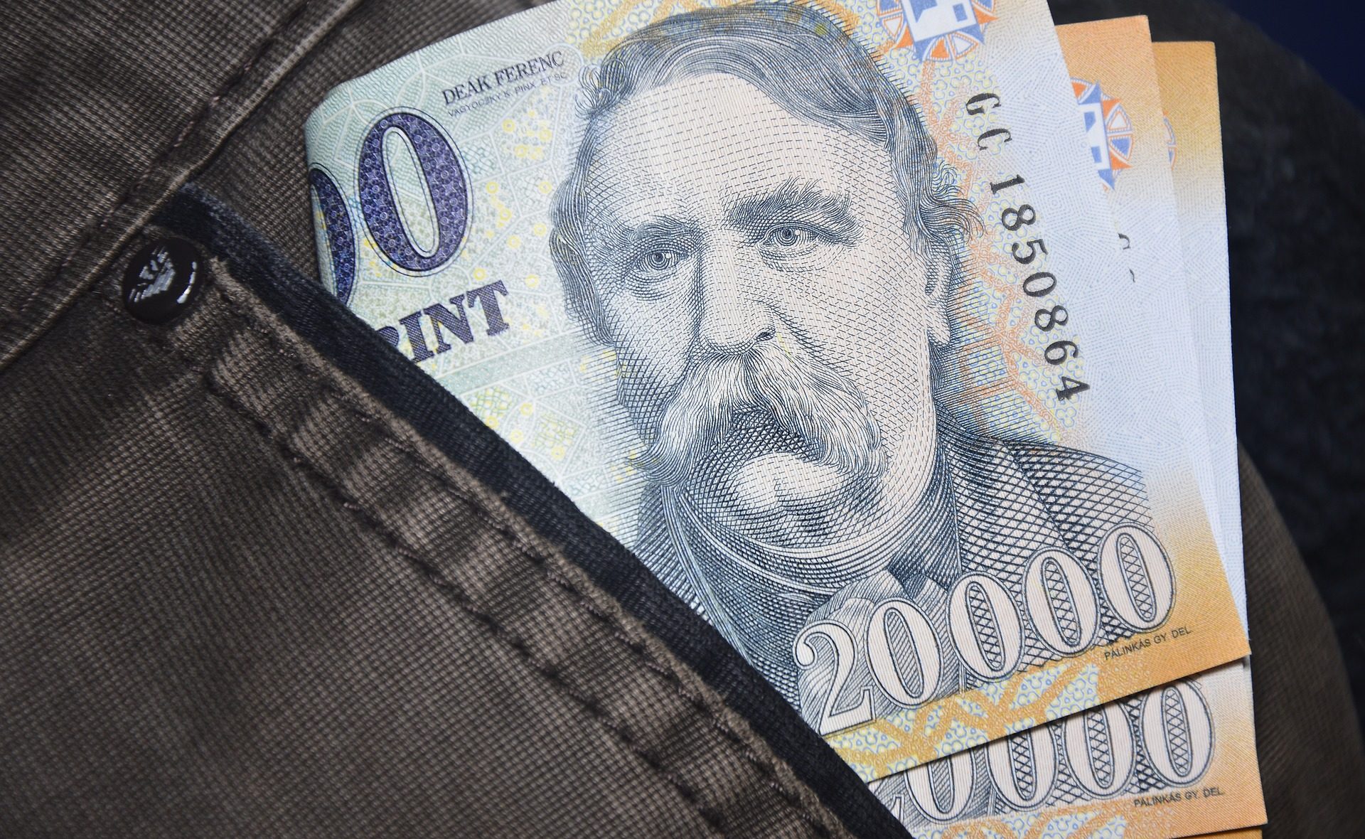 Durchschnittlicher Bruttolohn in Ungarn lag im August bei 497.200 Forint