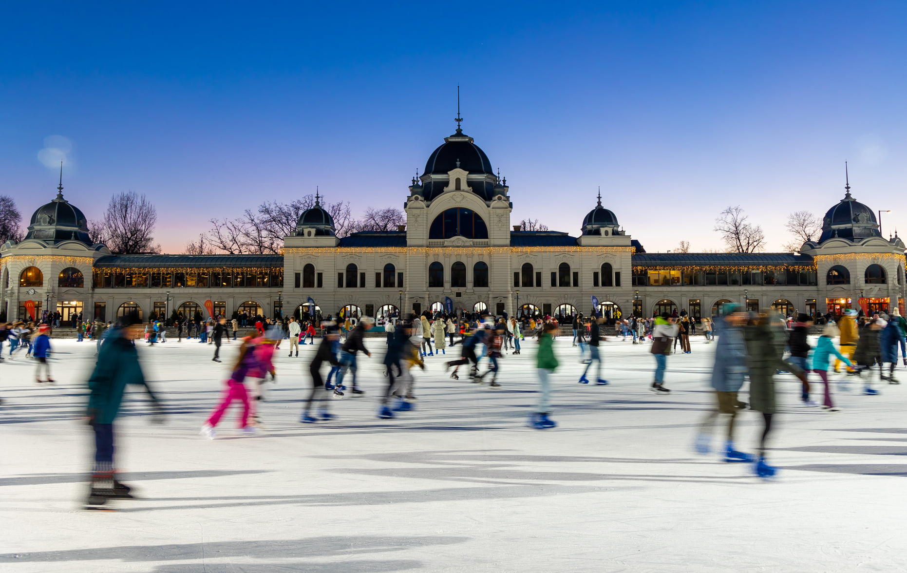 Die Eislaufsaison startet auf der Eislaufbahn im Stadtwäldchen