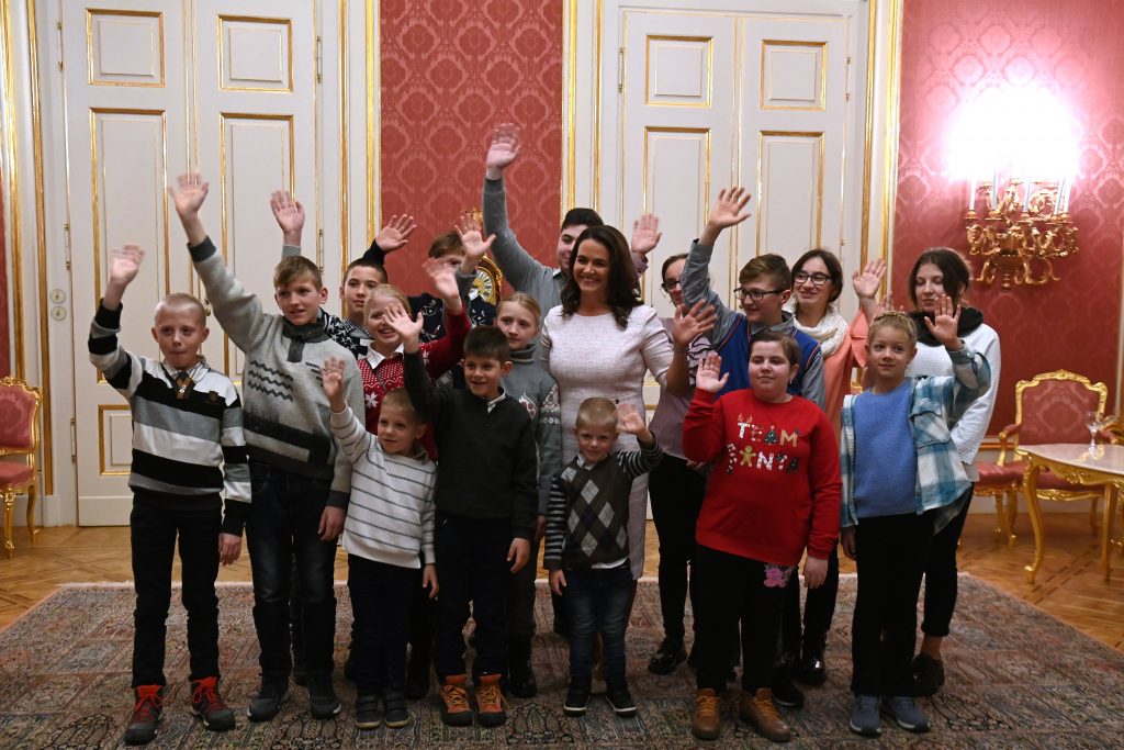 Staatspräsidentin Novák empfing Kinder aus Transkarpatien im Sándor-Palast post's picture