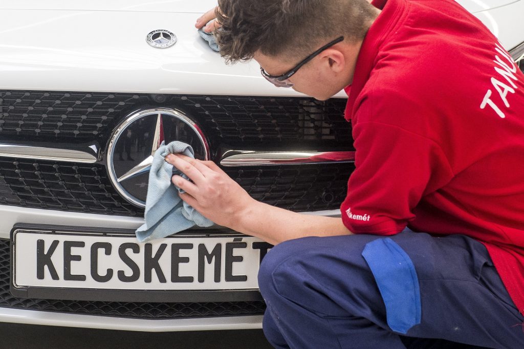 Mercedes nimmt die Produktion in neuem Werk in Kecskemét auf post's picture