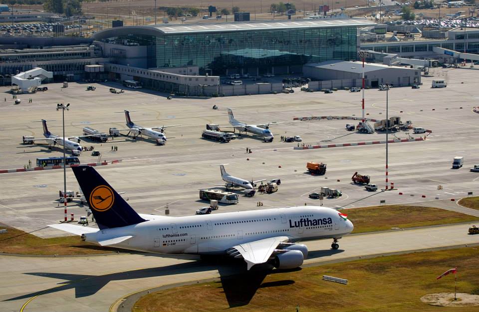 Budapester Gemeinderat führt Strafsteuer für Fluggesellschaften ein post's picture