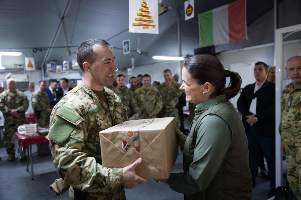 Staatspräsidentin Novák besucht ungarische Truppen im Irak post's picture