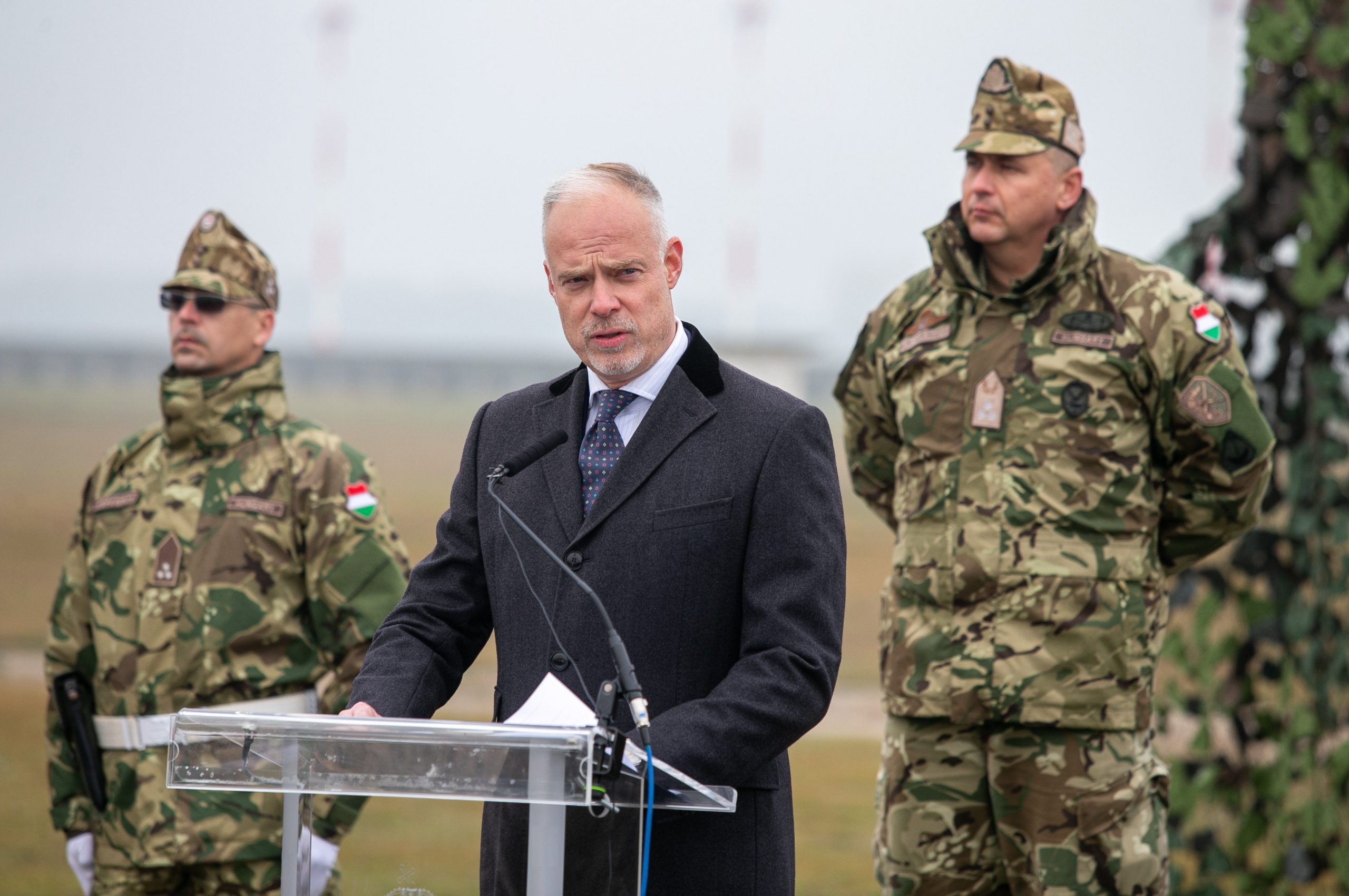 Verteidigungsminister erklärt deutschen Medien den Standpunkt Ungarns