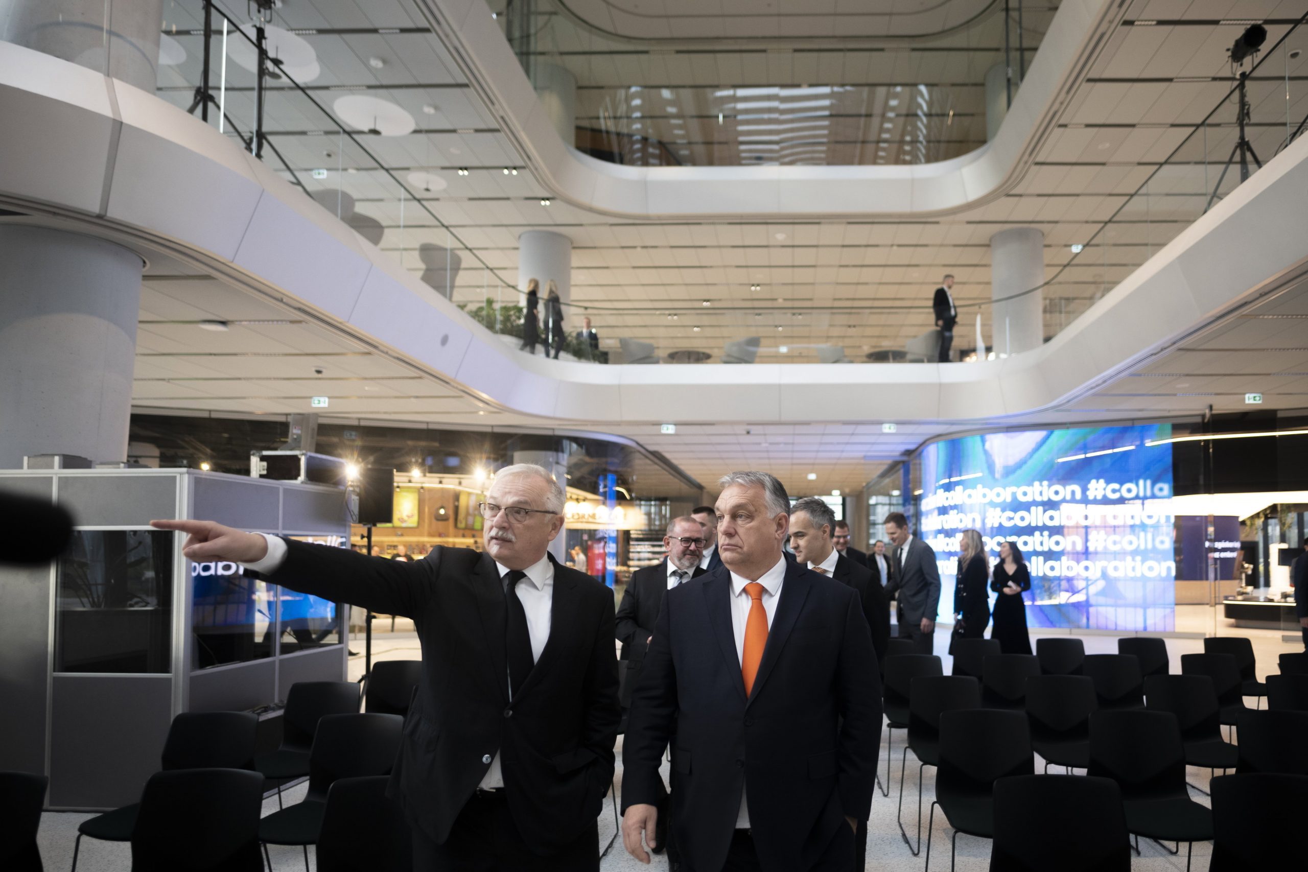 Viktor Orbán besucht MOL