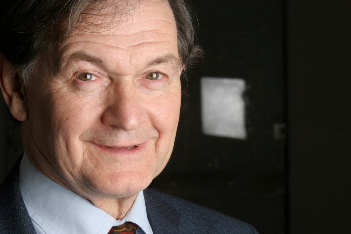 Nobelpreisträger Roger Penrose hält Online-Vorlesung in Budapest