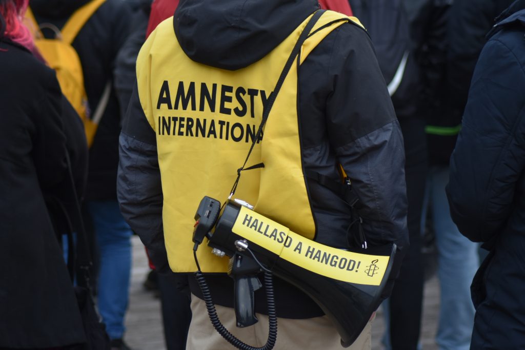 Amnesty International Ungarn in Kontroverse über angebliche Geschlechterdiskriminierung verwickelt post's picture