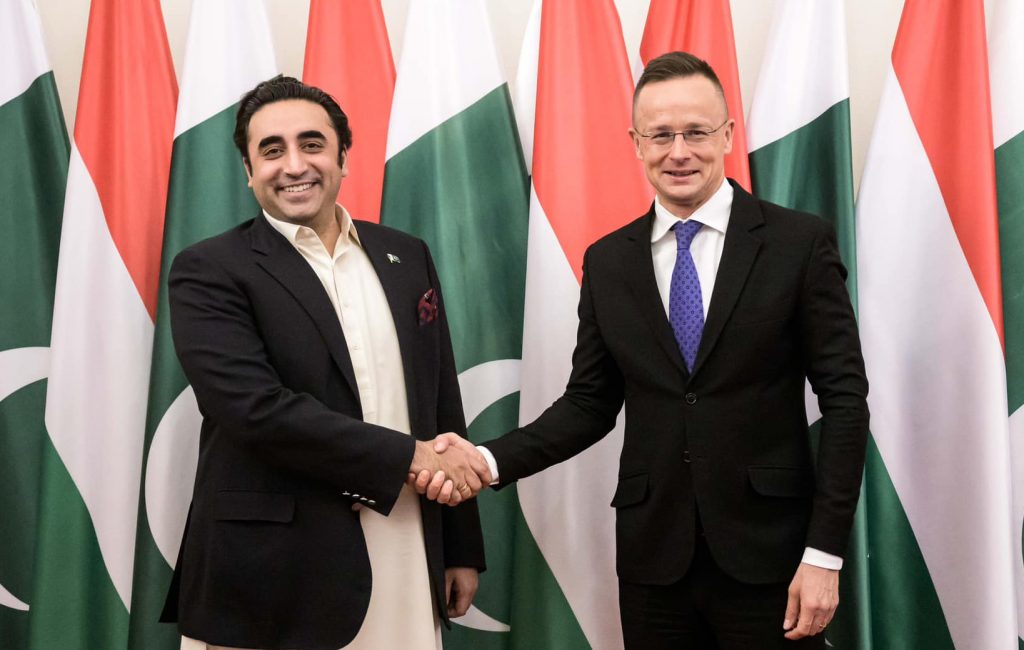 Pakistans Außenminister besucht zum ersten Mal Ungarn post's picture