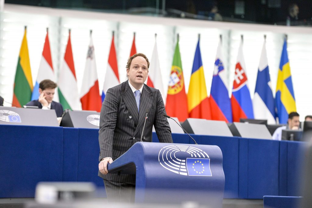 Fidesz lehnt Europäisches Elternschaftszertifikat ab post's picture