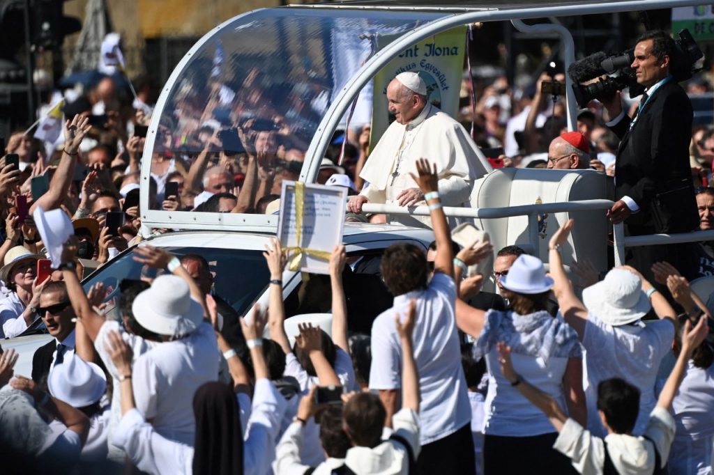 Hunderttausende zur Papstmesse vor dem Parlament erwartet post's picture