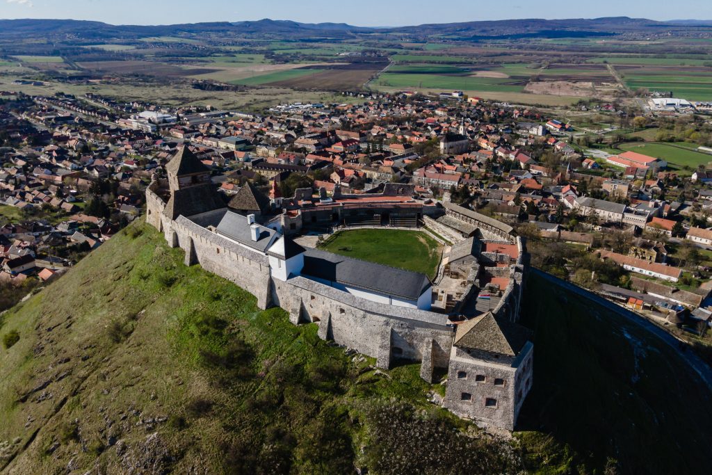 Die erneuerte Burg Sümeg wurde eingeweiht post's picture