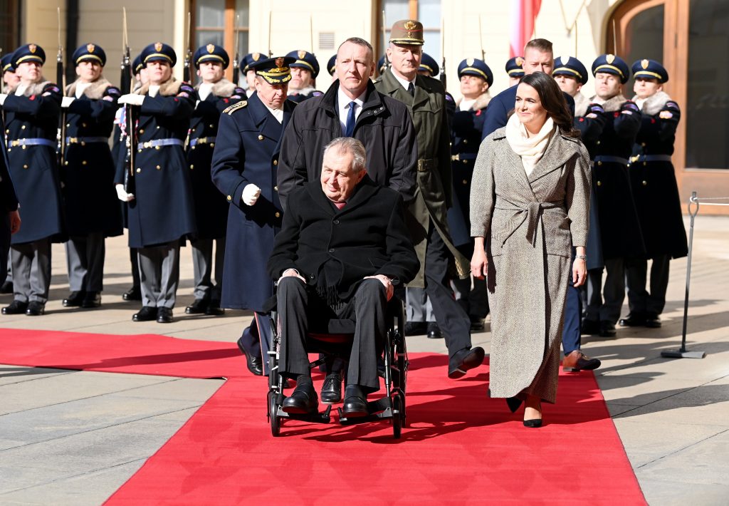 Der scheidende tschechische Präsident Zeman erhält das ungarische Staatsehrenzeichen post's picture