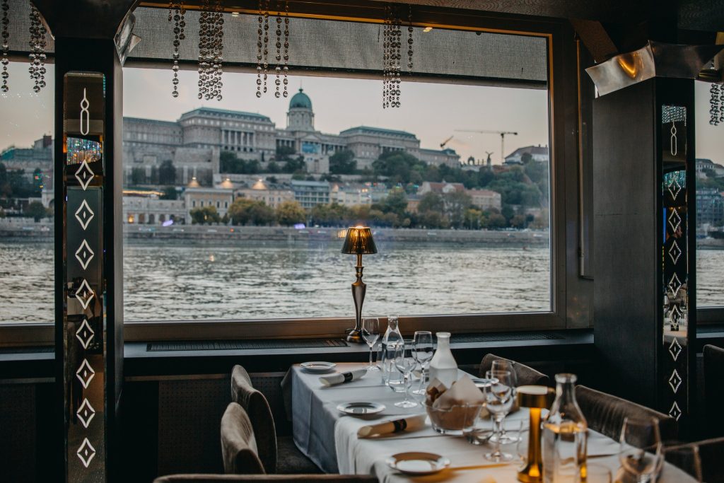 Erneuertes Budapester Restaurant erwartet Besucher mit einzigartiger Aussicht post's picture