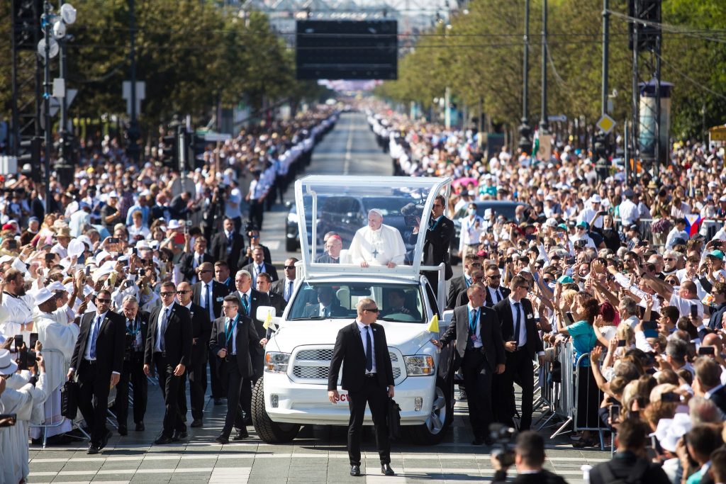 Papstbesuch: Das sind die Throne, auf denen Papst Franziskus sitzen wird post's picture