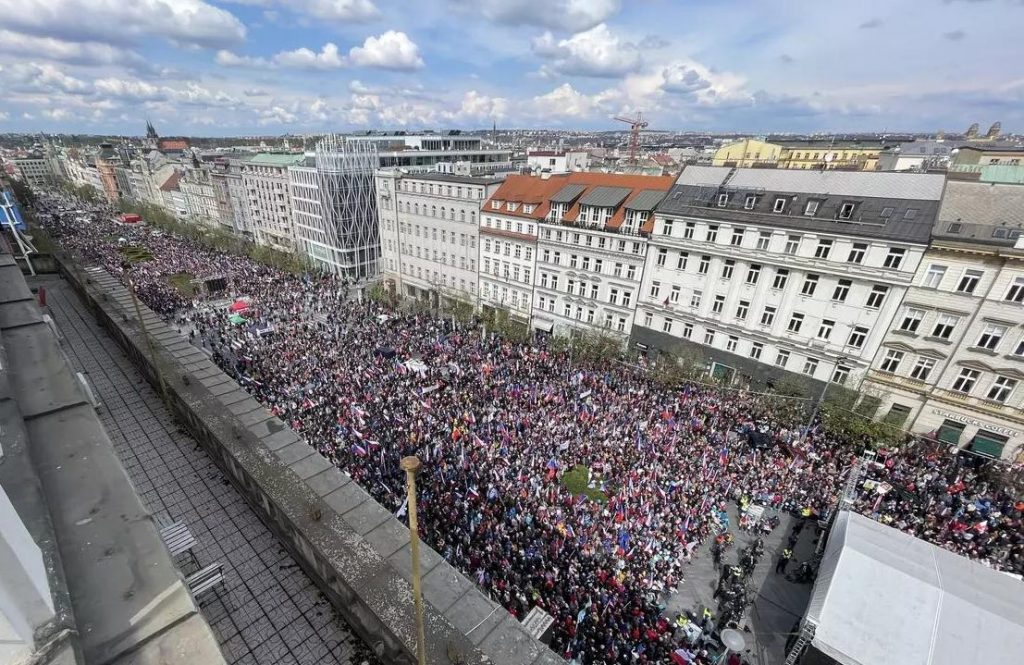 Tschechische Regierung in Ungnade gefallen – ein Silberstreif für die V4-Zusammenarbeit post's picture