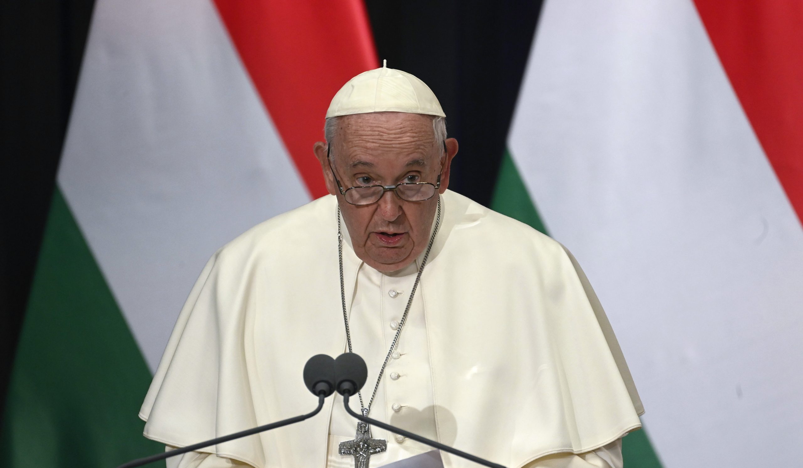 Die Stimme der Friedensbefürworter verklingt, sagte der Papst in Ungarn