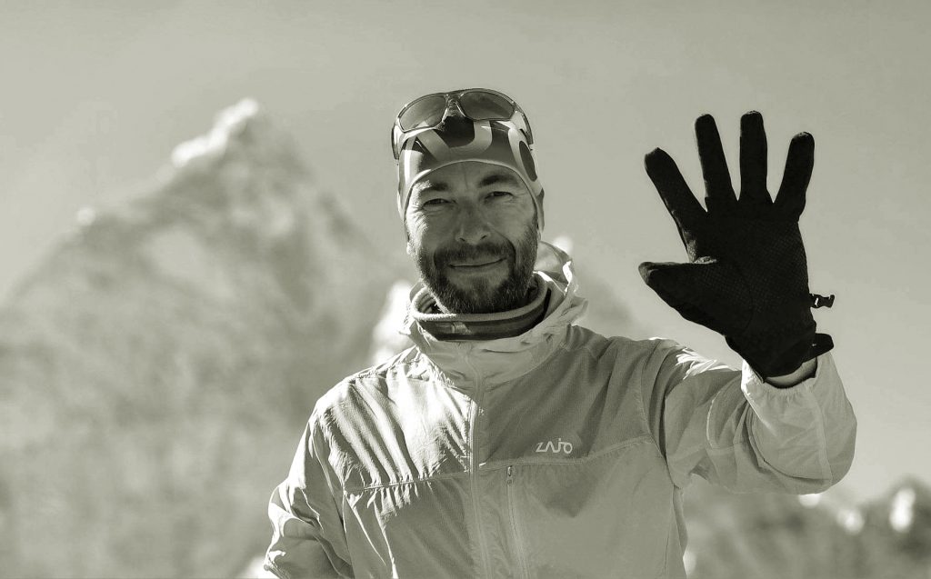Hoffnungen bei der Suche nach dem vermissten Bergsteiger auf dem Mount Everest zerschlagen post's picture