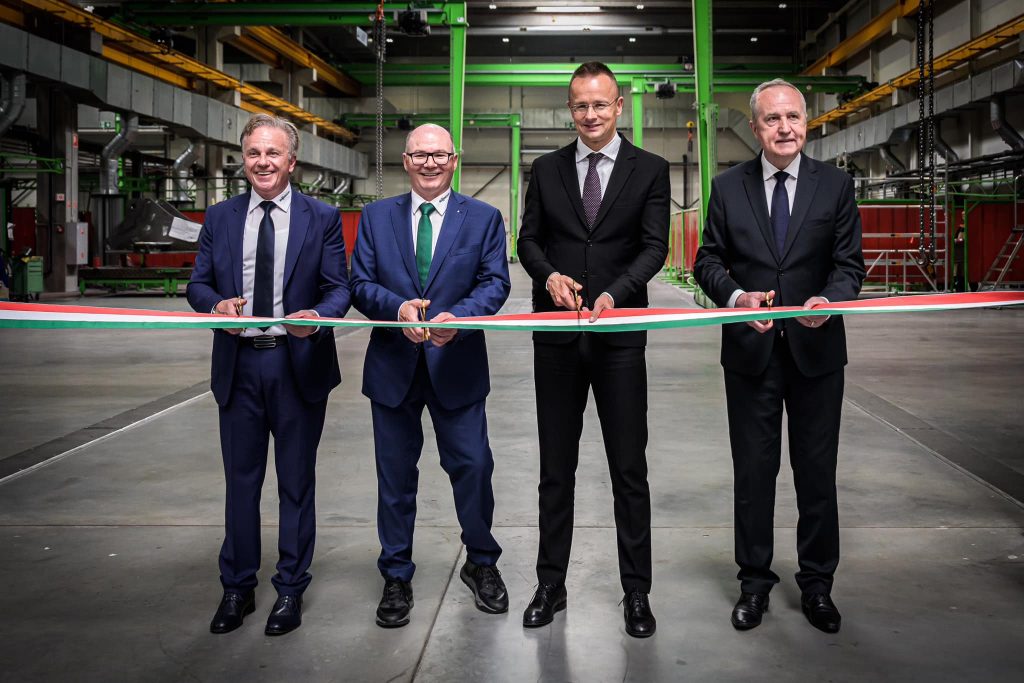 Außenminister Szijjártó weiht neue Fabrik in deutschem Besitz ein post's picture