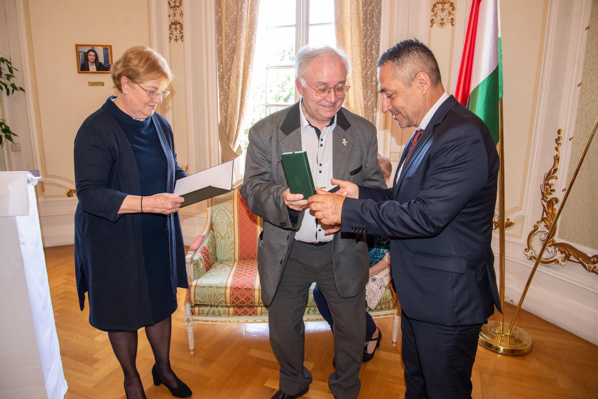 Ritterkreuz des Ungarischen Verdienstordens an György Reményi verliehen