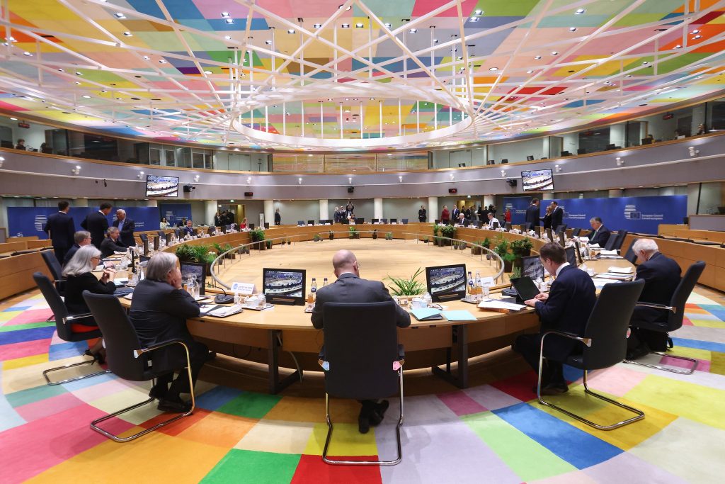 EU-Kommission für erhöhte Beitragszahlungen und Migrantenverteilung post's picture