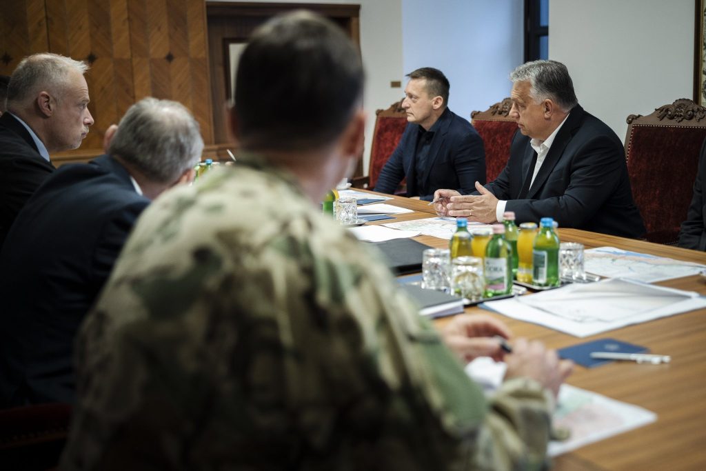 Premierminister beruft nach Beginn der ukrainischen Offensive im Morgengrauen den Verteidigungsrat ein post's picture
