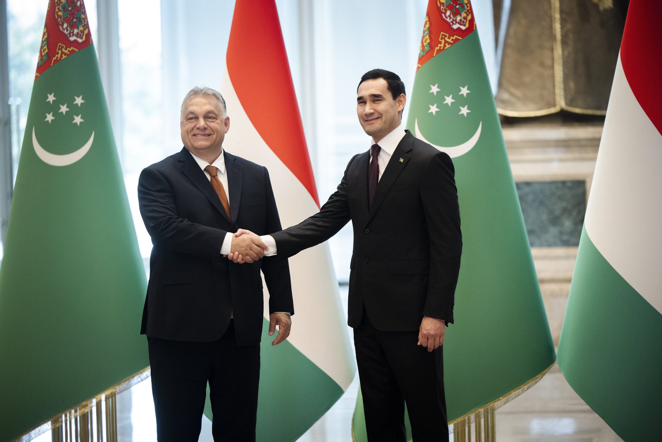 Viktor Orbán zu Gesprächen in Turkmenistan