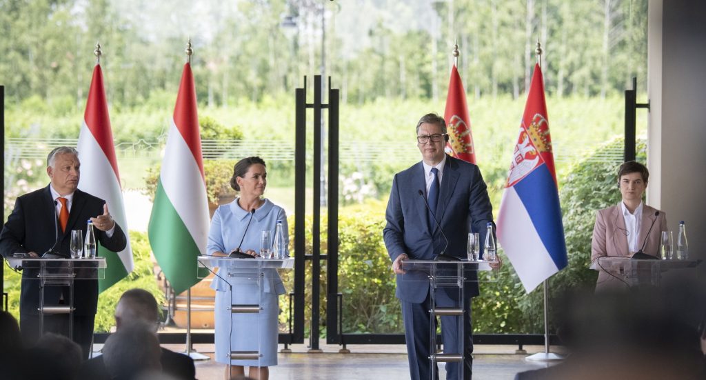 Vertrag über den Bau der ungarisch-serbischen Ölpipeline unterzeichnet post's picture