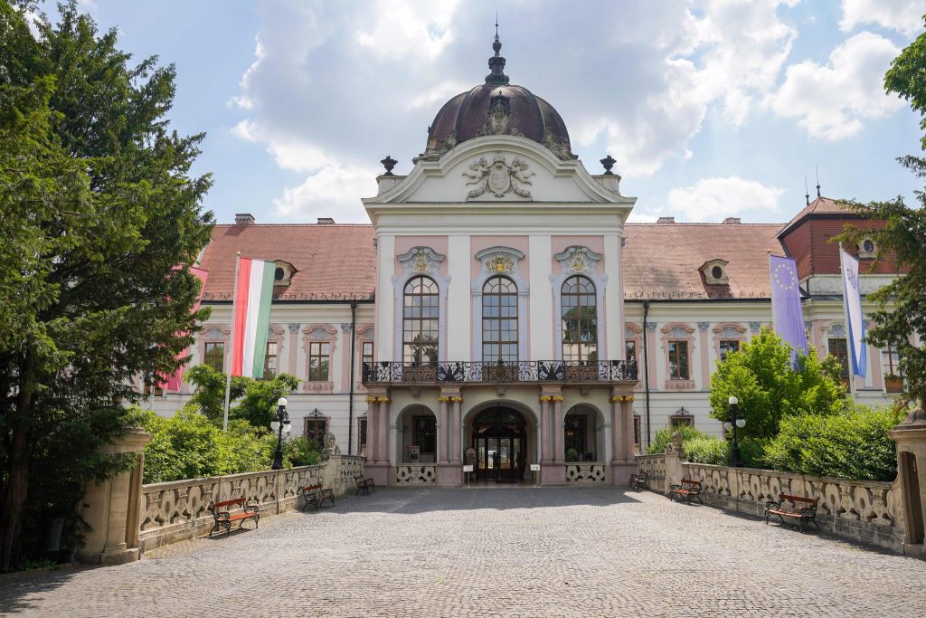 Die größte Sisi-Sammlung besucht die Sommerresidenz der Kaiserin in Gödöllő post's picture