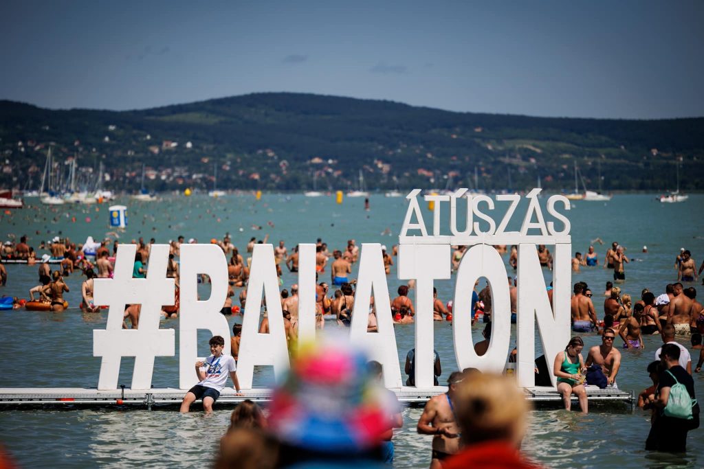 Mehr als zehntausend Teilnehmer beim Balaton-Durchschwimmen post's picture