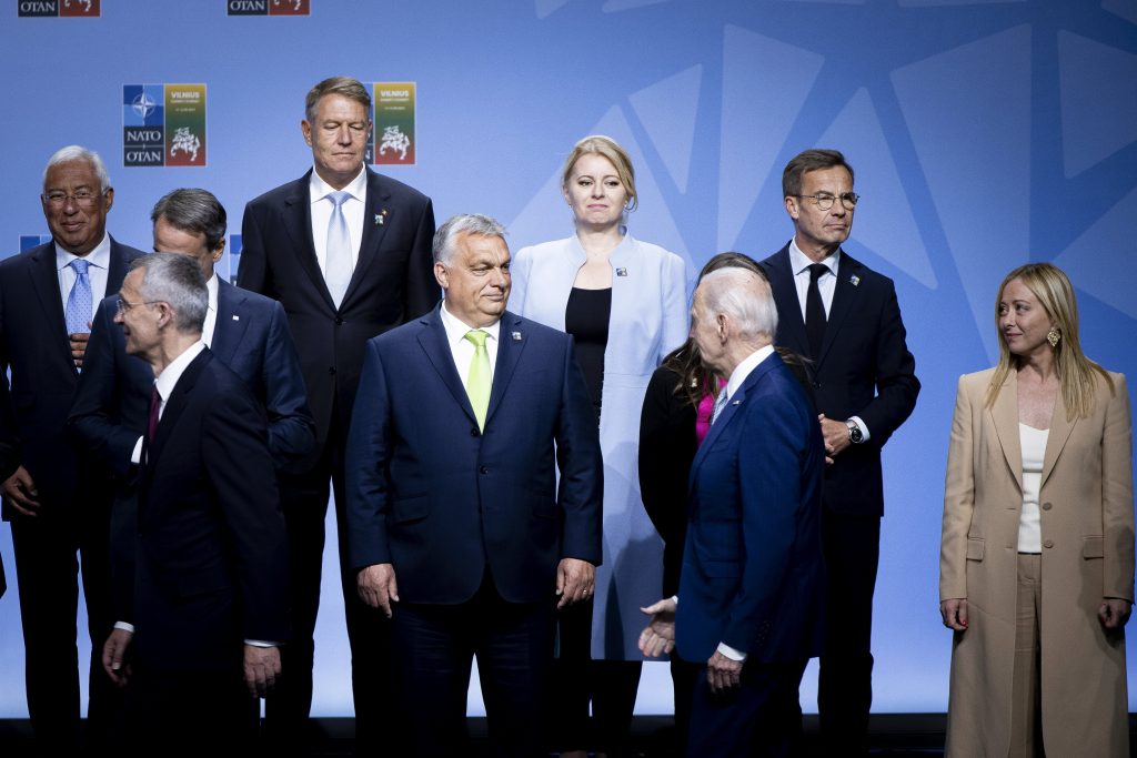 Viel Pomp, keine greifbaren Ergebnisse am ersten Tag des NATO-Gipfels post's picture