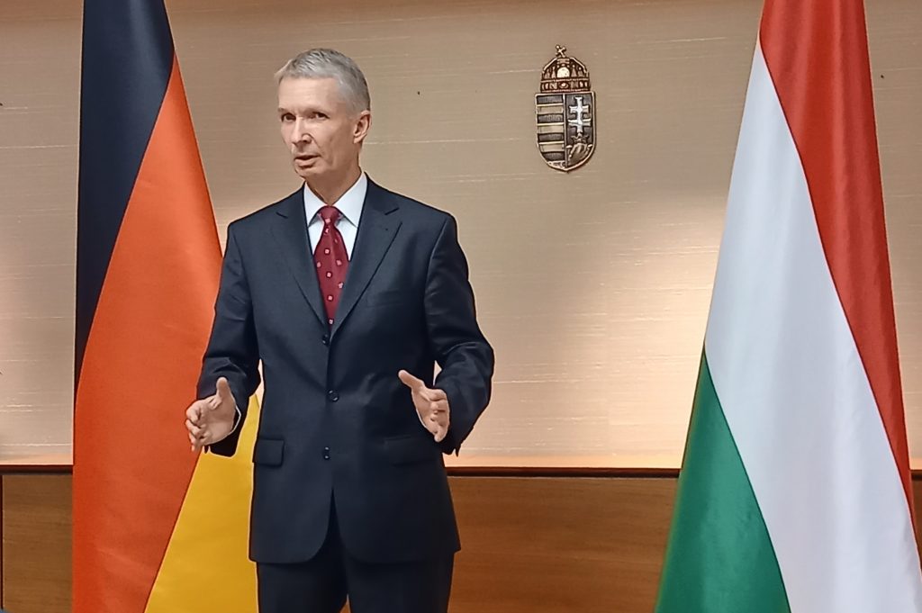 Gerhard Papke: Ungarischer Konservatismus wird als Bedrohung für links-grüne Hegemonie gesehen