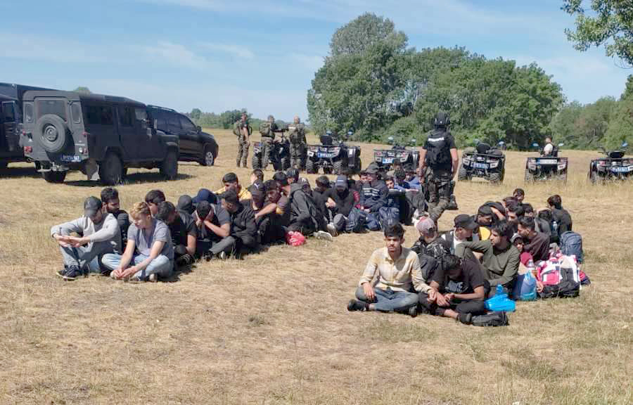 Serbien: Großeinsatz gegen bewaffnete Migranten nahe der ungarischen Grenze post's picture