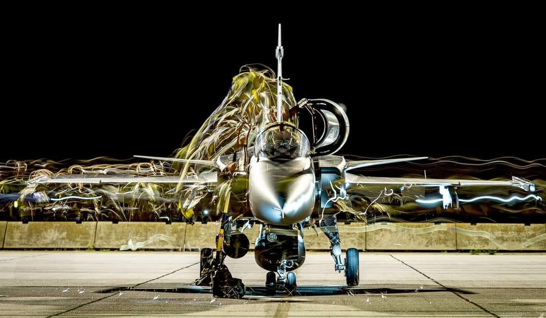 Spektakuläres Flugtraining mit Gripen-Kampfjets