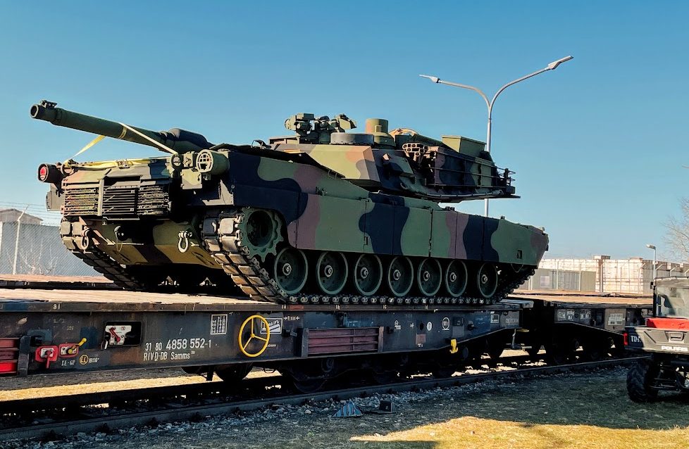 Transport von US-Panzern über Budapester Eisenbahnknotenpunkt gesichtet post's picture
