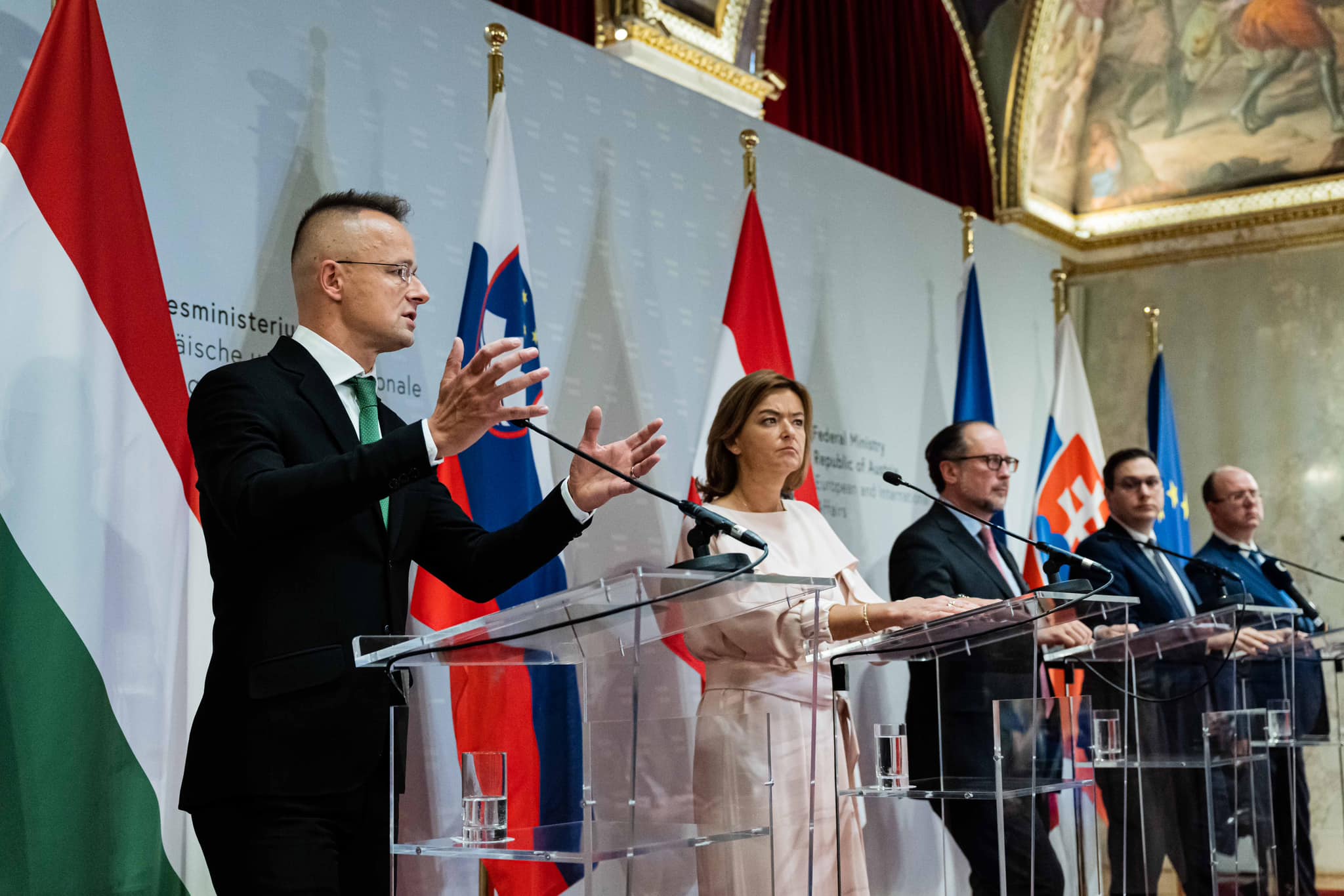 Außenminister spricht in Wien die Angriffe auf Grenzschutzbeamte an