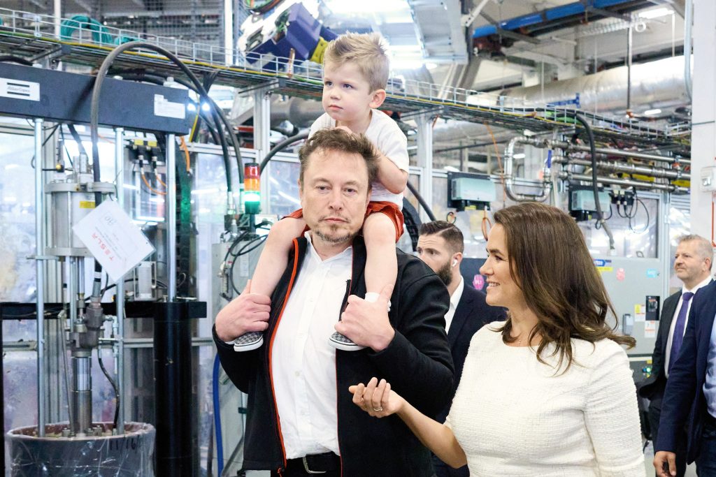 Laut Staatspräsidentin Novák ist Elon Musk ein Verbündeter Ungarns geworden post's picture