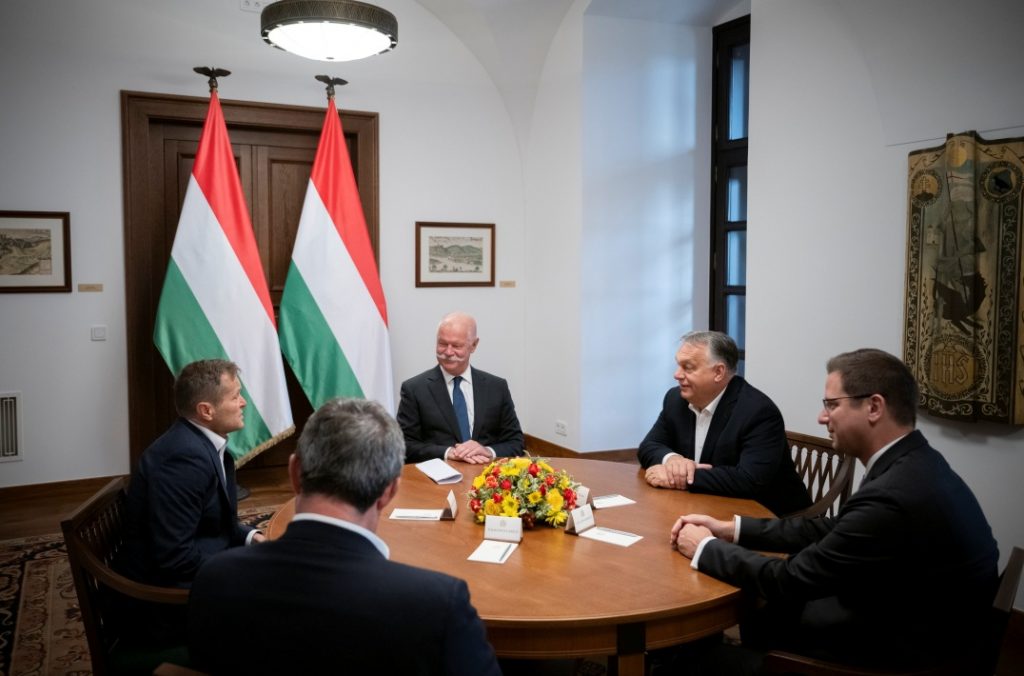 Viktor Orbán empfängt unseren neuen Nobelpreisträger in seinem Büro post's picture