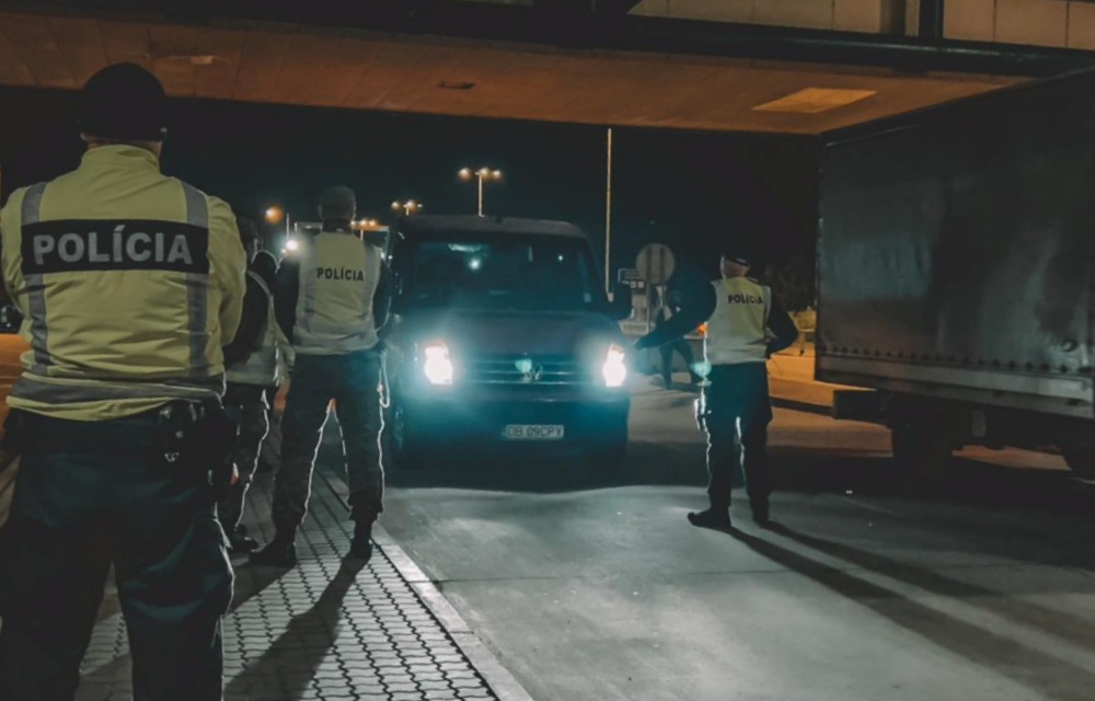 Die Slowakei erhöht die Polizeipräsenz an der Grenze zu Ungarn post's picture