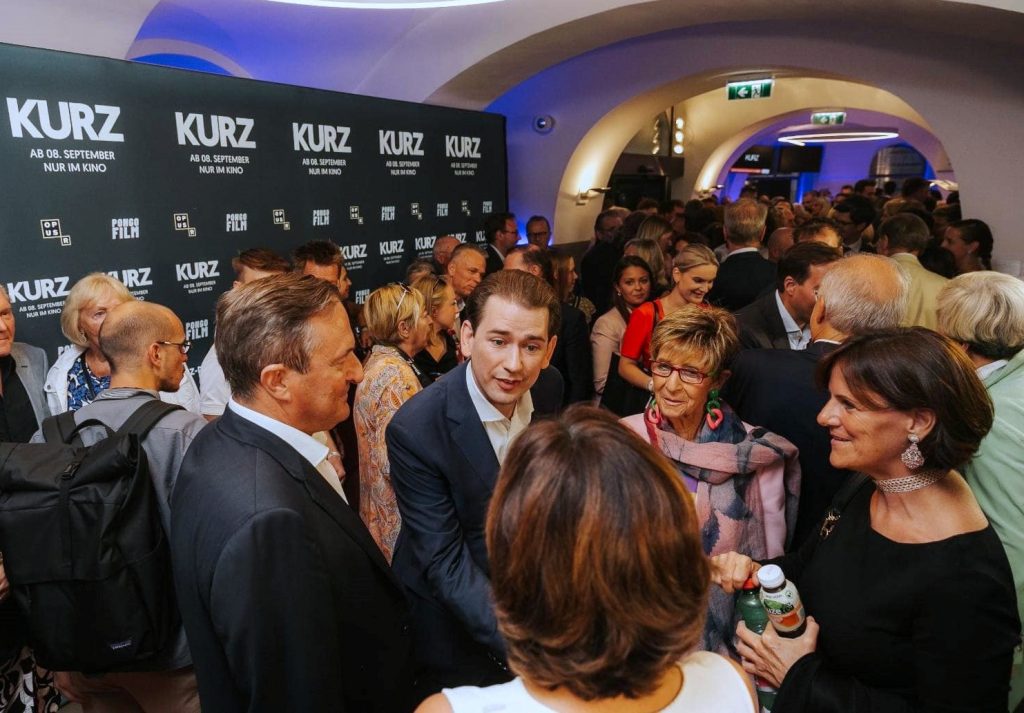 Volles Haus im Kino bei der Filmpremiere von Sebastian Kurz in Budapest post's picture
