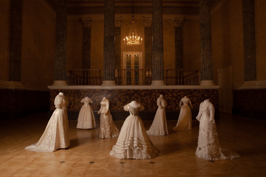 Brautkleider von fünf Jahrhunderten können im Nationalmuseum bestaunt werden post's picture