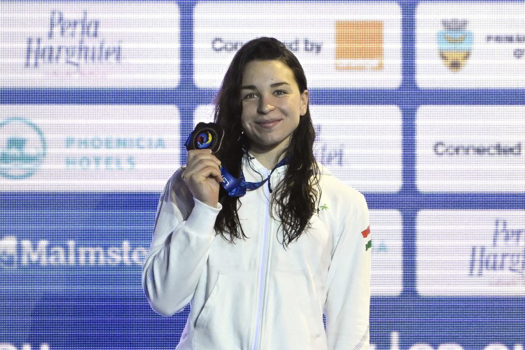 Ajna Késely holt erste ungarische Medaille bei Kurzbahn-EM post's picture