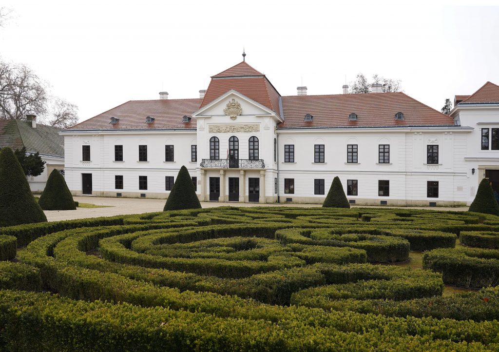 Renoviertes Széchenyi-Schloss erwartet die Besucher mit erneuerter Dauerausstellung post's picture