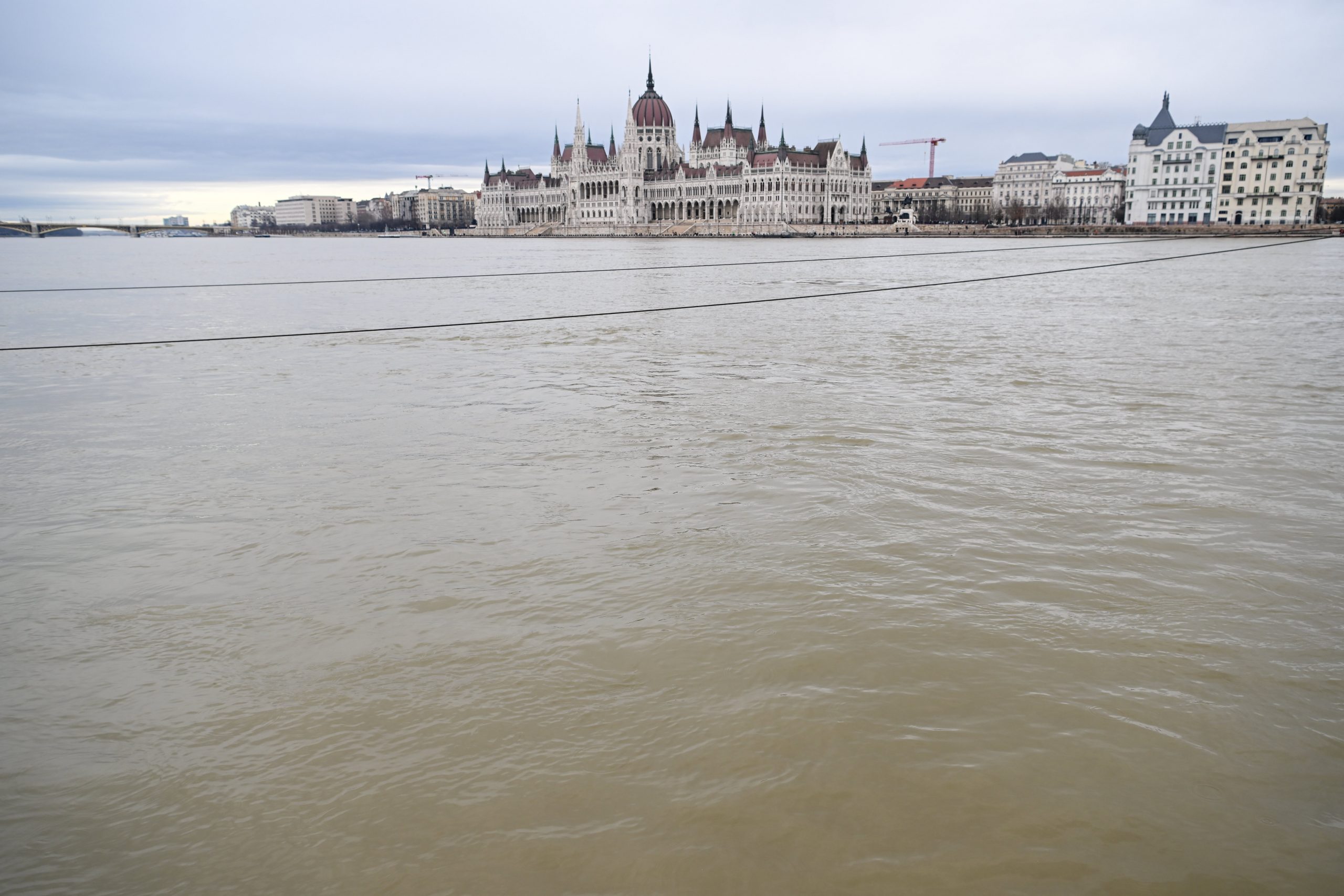 Fast 1.200 Kilometer der Donau stehen in Ungarn unter Hochwasseralarm