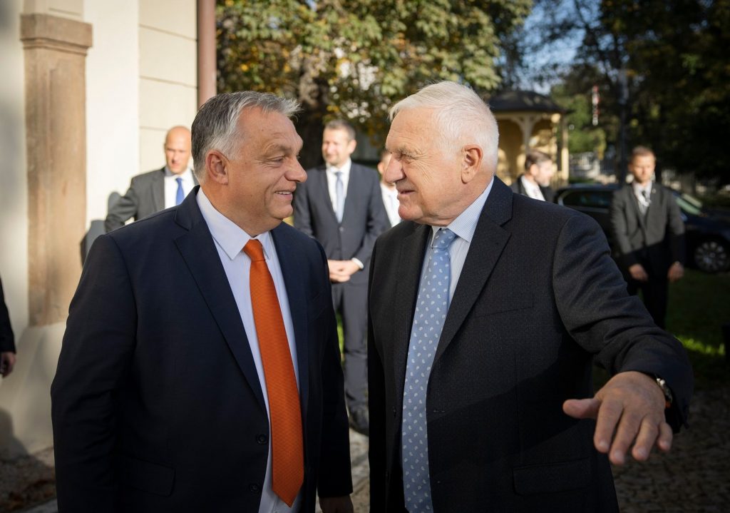 Ehemaliger tschechischer Präsident erklärt Viktor Orbáns Abwesenheit während der Ukraine-Abstimmung post's picture