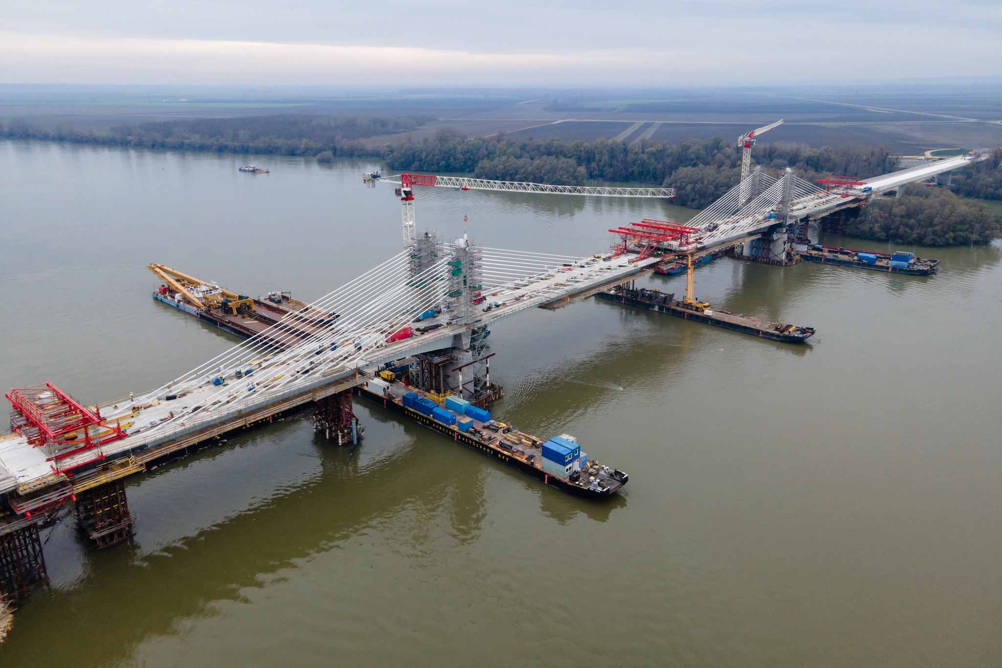 Donaubrücke bei Paks kurz vor Fertigstellung (Video)