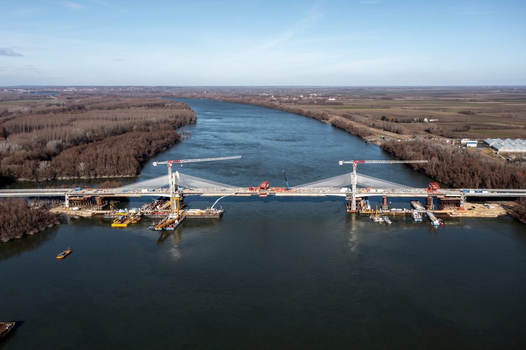 Neue Donaubrücke zwischen Paks und Kalocsa wächst zusammen post's picture
