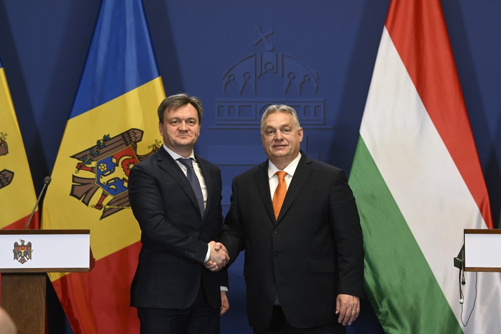 Junge Moldauer werden an der ungarischen Diplomatenakademie studieren post's picture