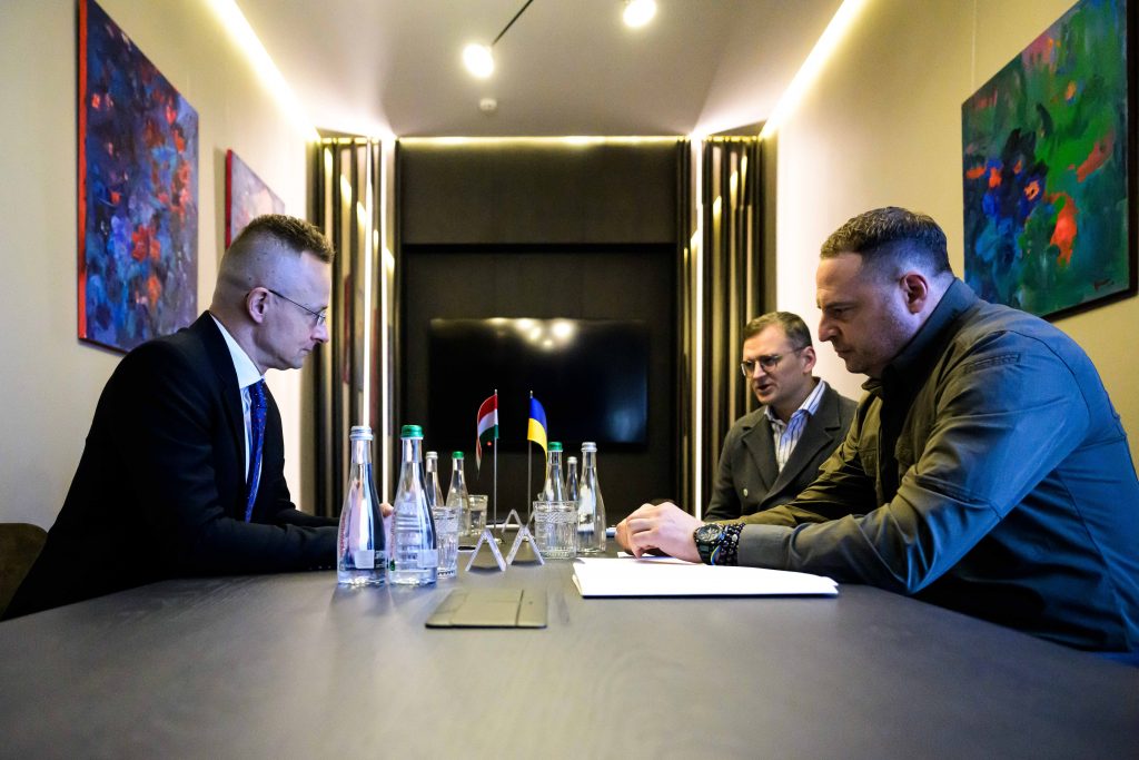 Der Krieg muss beendet werden, so Außenminister Szijjártó in der Ukraine post's picture