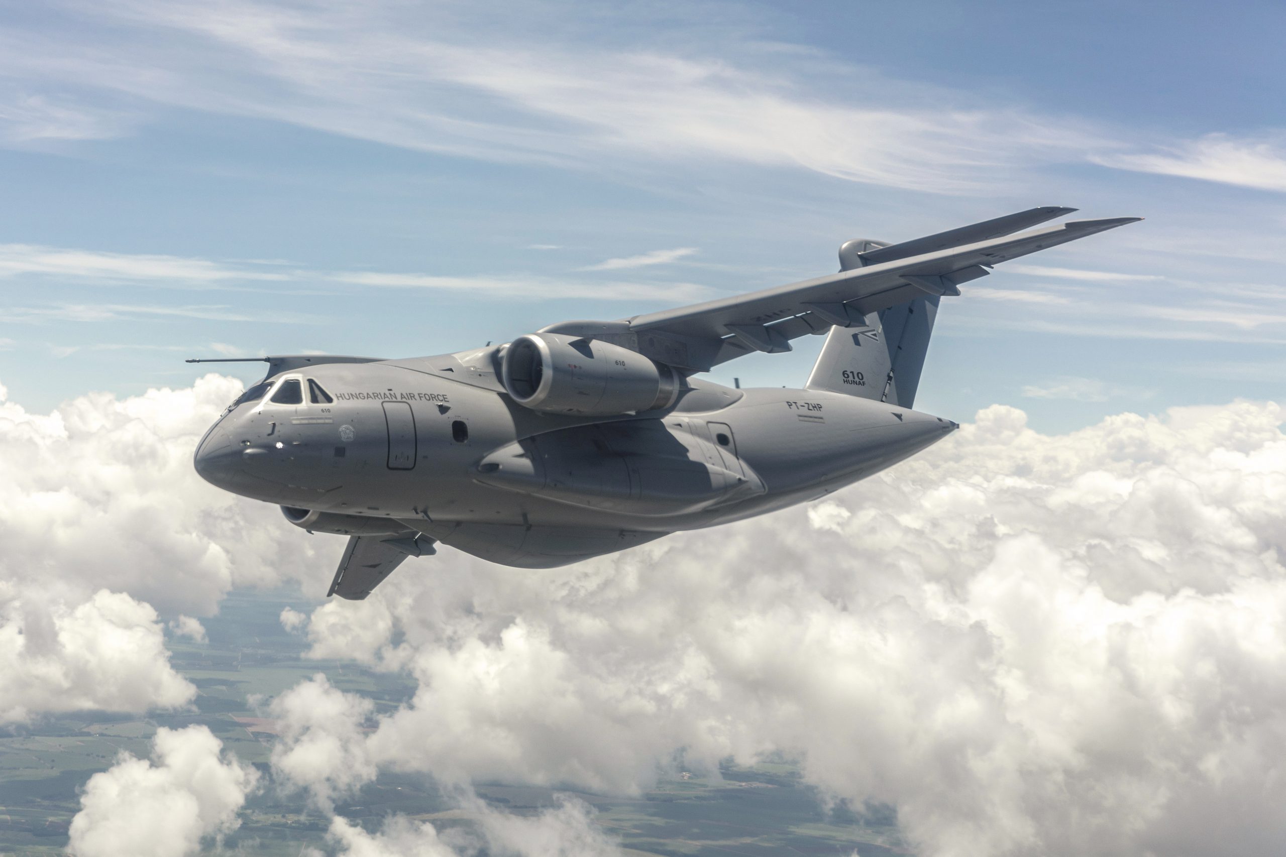 Neues Transportflugzeug der ungarischen Streitkräfte absolviert Testflug in Brasilien