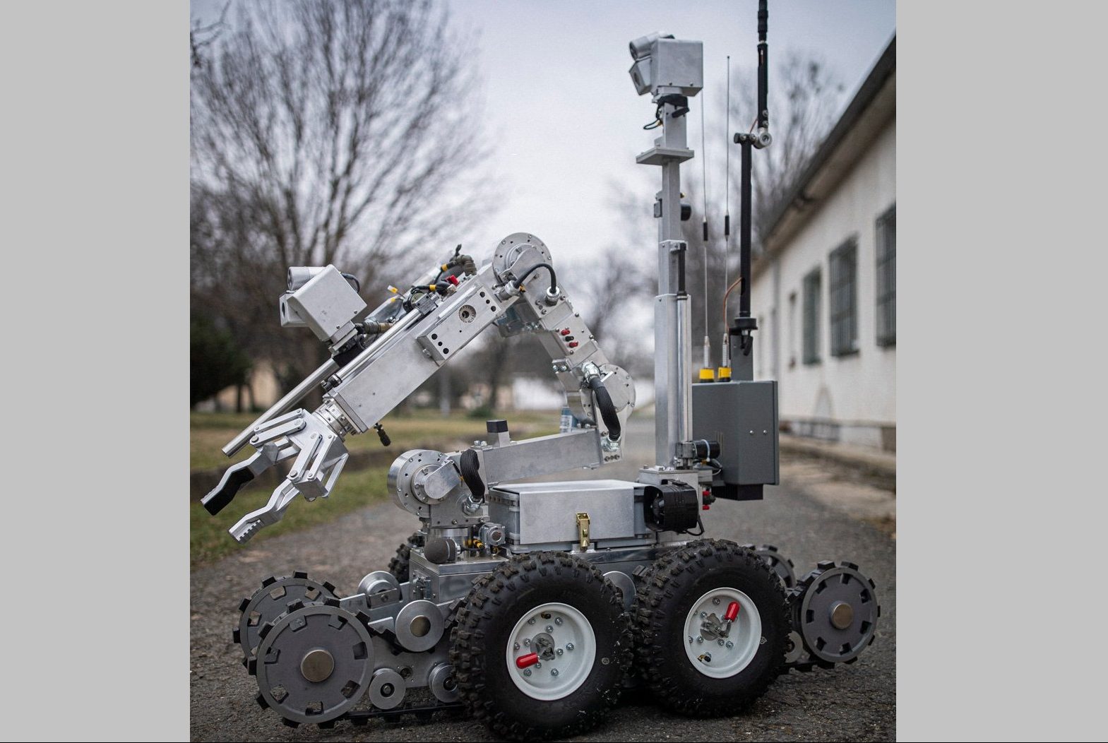 Neuer Roboter hilft Bombenentschärfern bei den Streitkräften