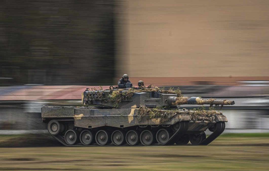 Österreichischer Generalstabschef besucht Panzerbrigade und Simulationszentrum in Tata